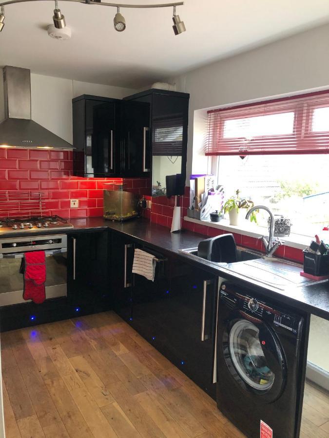 Six By The Sea - 2 Bed House - A Little Something For Everyone Saint Columb Minor Exterior photo